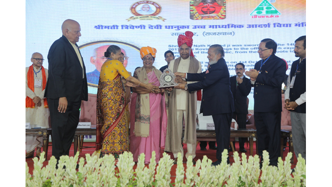 पूर्व राष्ट्रपति श्री रामनाथ कोविंद ने धानुका परिवार द्वारा समर्पित श्रीमती त्रिवेणी देवी उच्चतम माध्यमिक आदर्श विद्या मंदिर का उद्घाटन किया